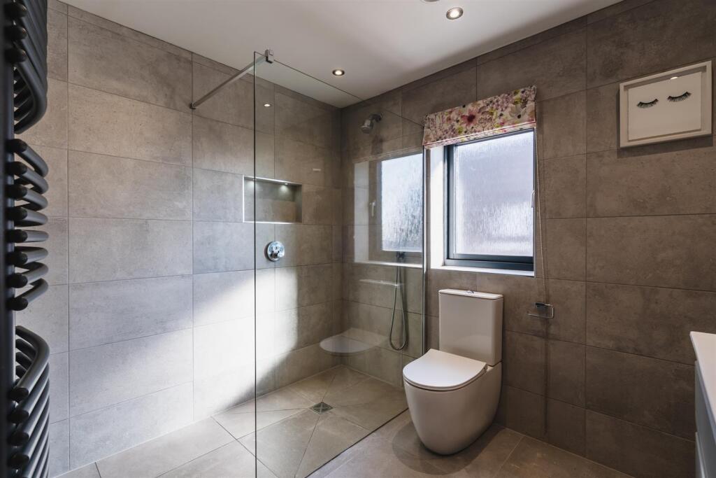 Master En-Suite Shower Room