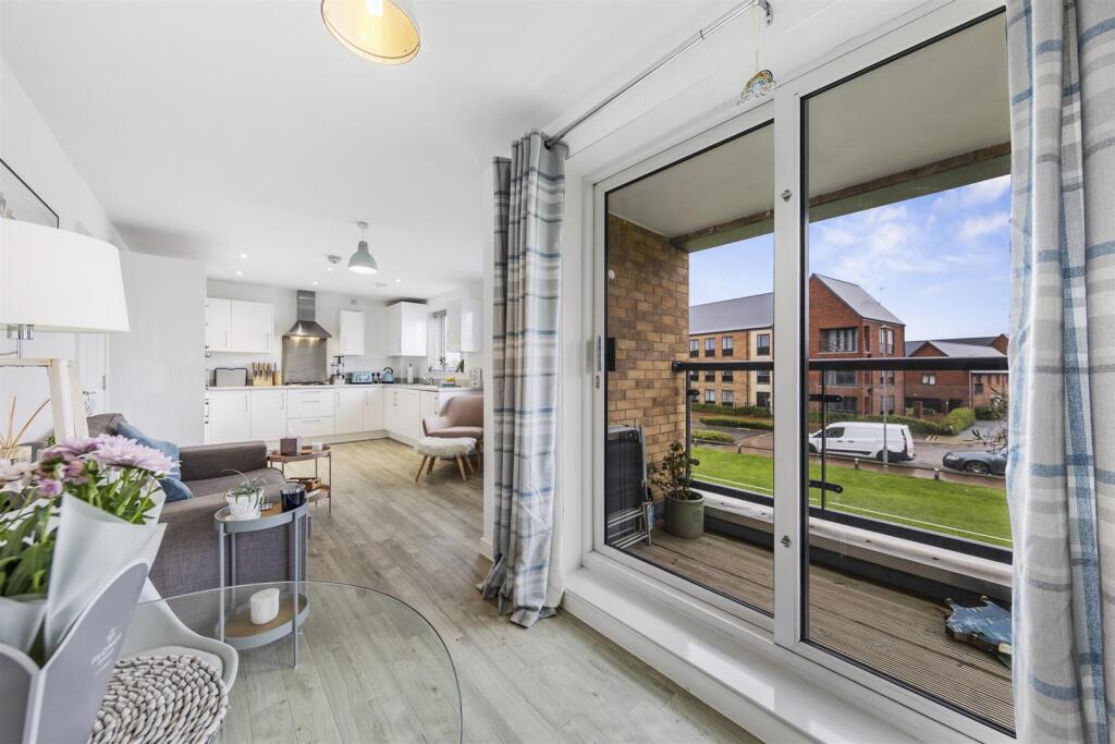 Flat14,327BarrosaWayWeb12.jpg