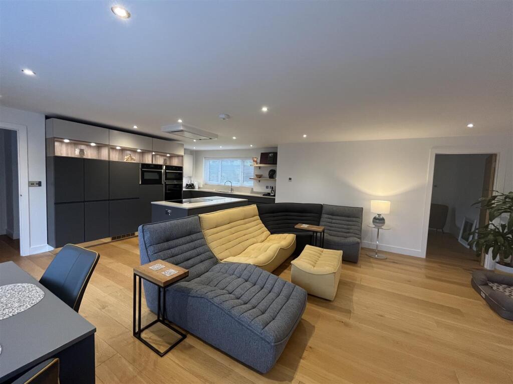 Living Room / Kitchen