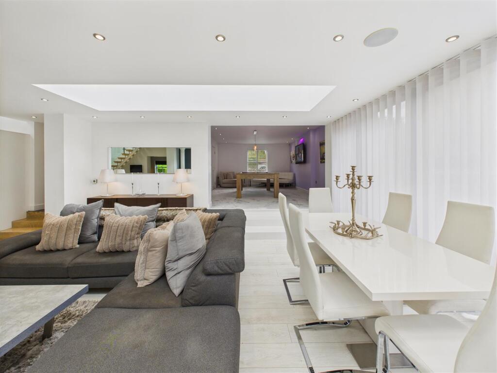 Living/Dining Area