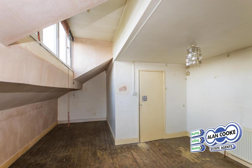 BEDROOM 2