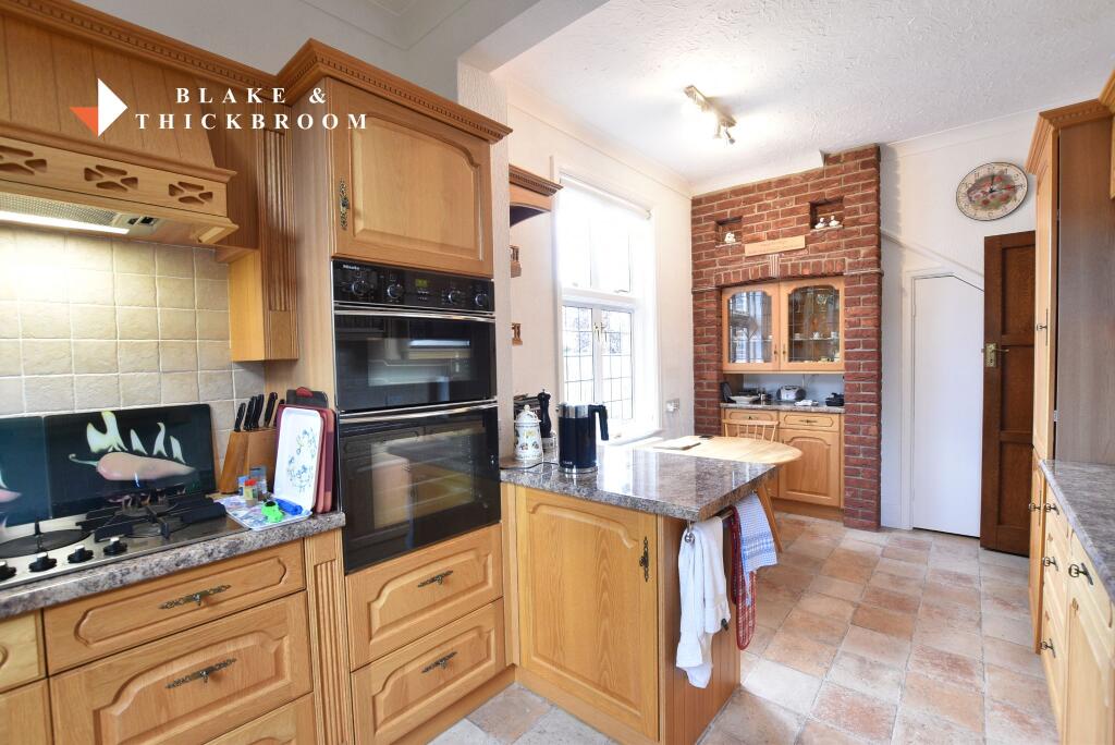 KITCHEN/BREAKFAST ROOM