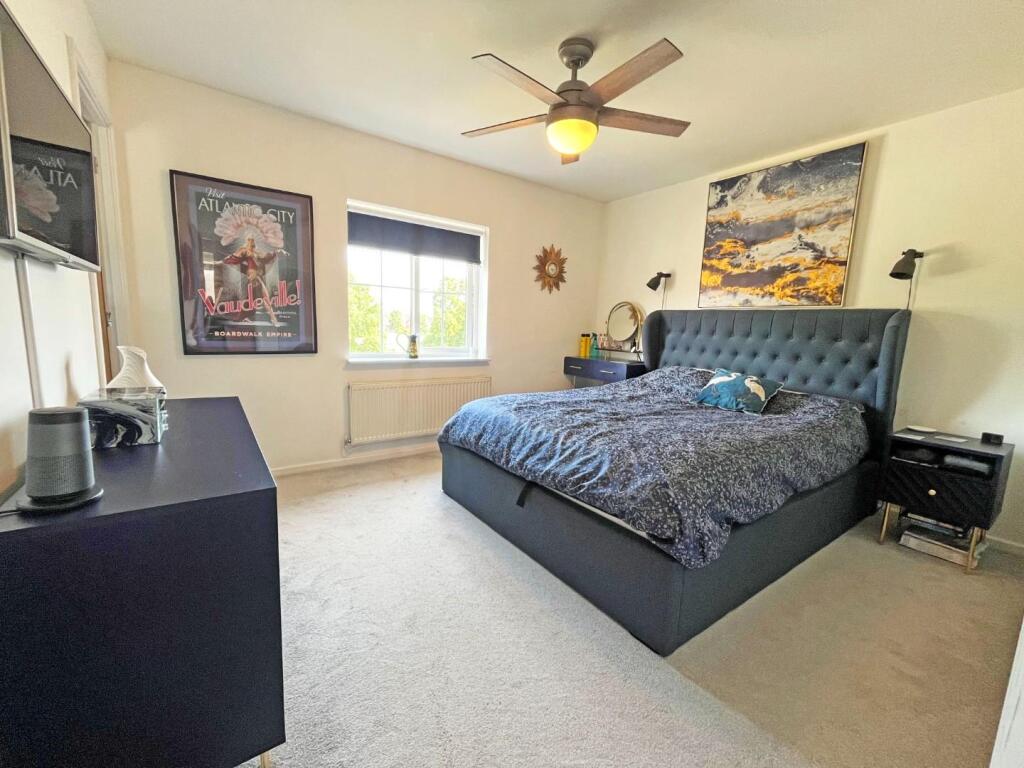 Bed 1.jpg