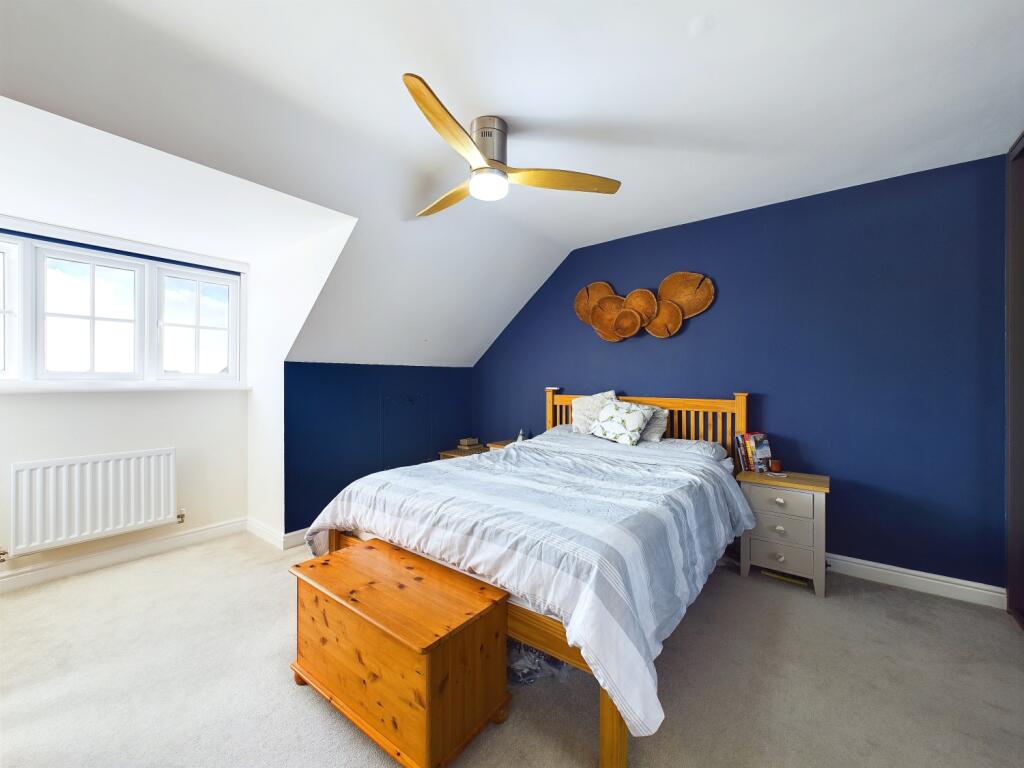 CAM03162G0-PR0171-STILL020