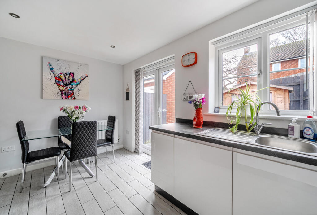 1380910-4-6926fb5...