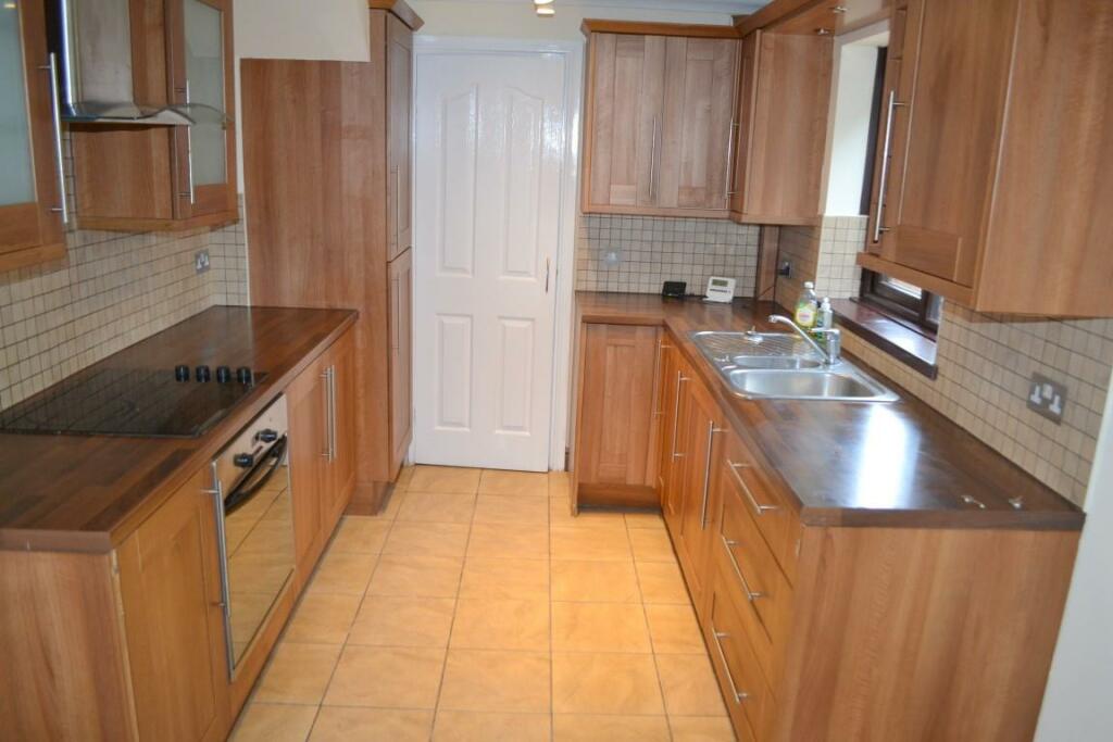 kitchen (Medium).JPG