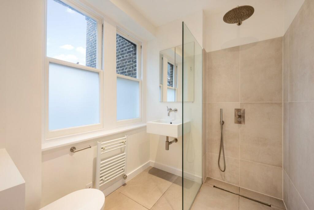 BATHROOM 2.jpg