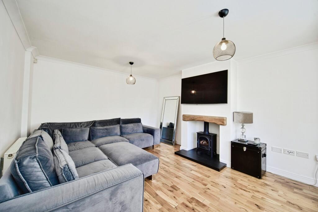 Lounge With Multi Gas Burner