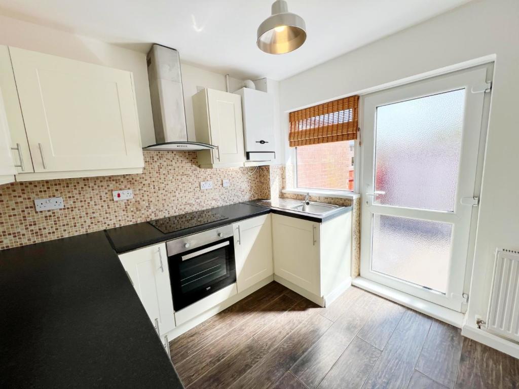 Kitchen 3.jpg