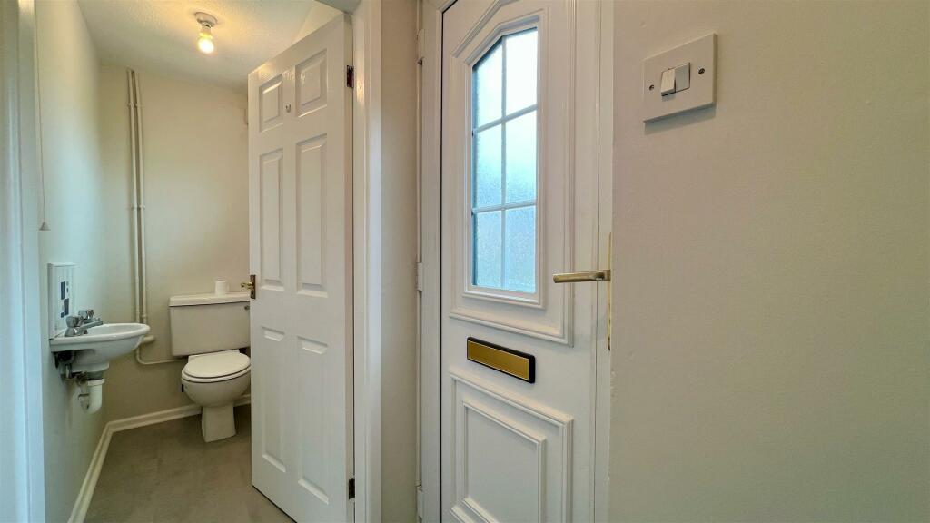hallway &amp; cloakroom