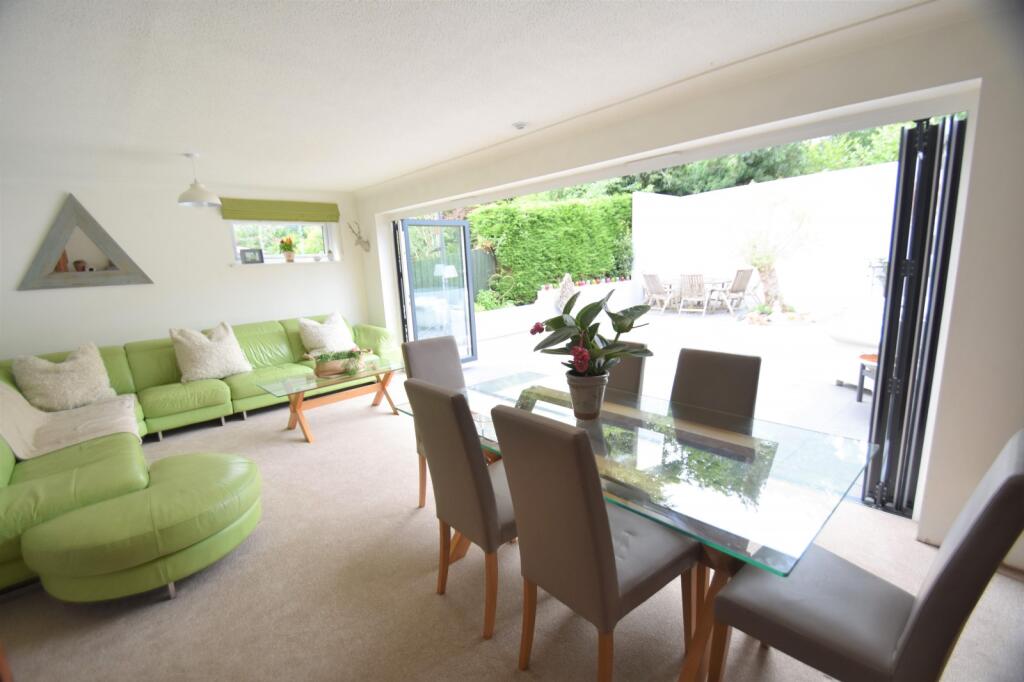 Living Room &amp; Garden