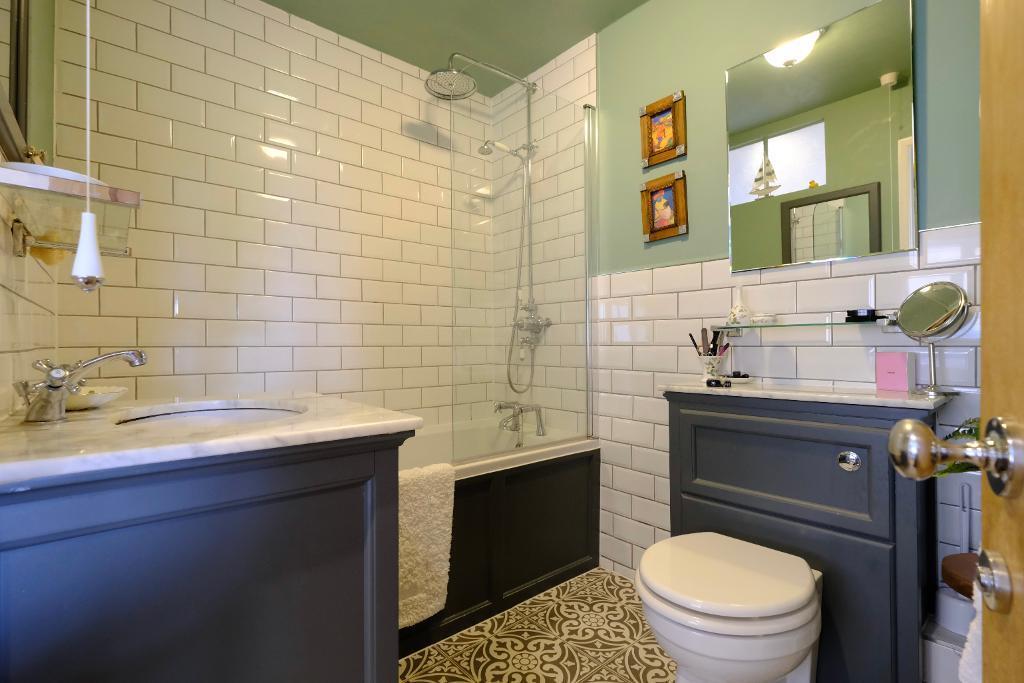 Family bathroom on raised ground floor