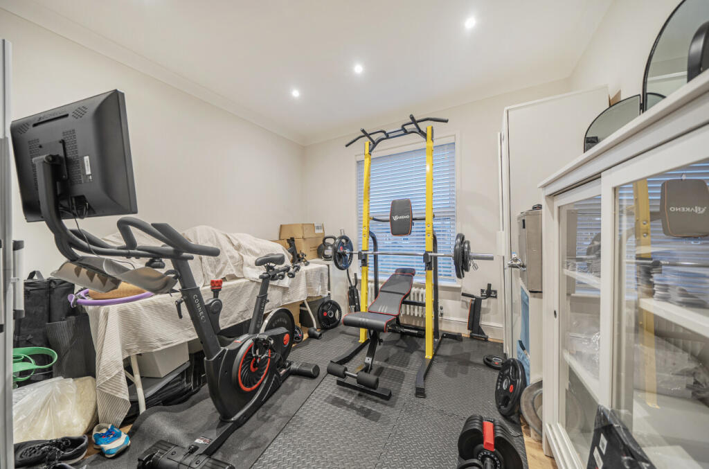 1384445-3-69249db...