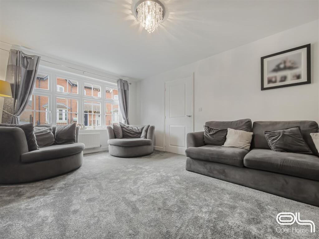 Henley Grove, Church Gresley (14).jpg