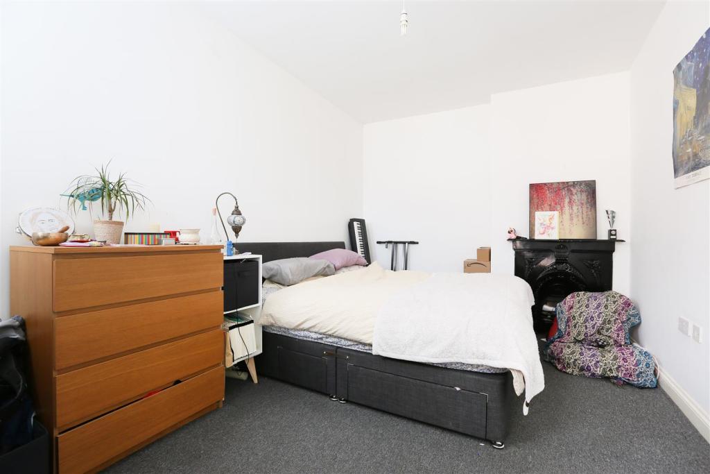 Flat 3, 96 Ashley Down Road 4.JPG