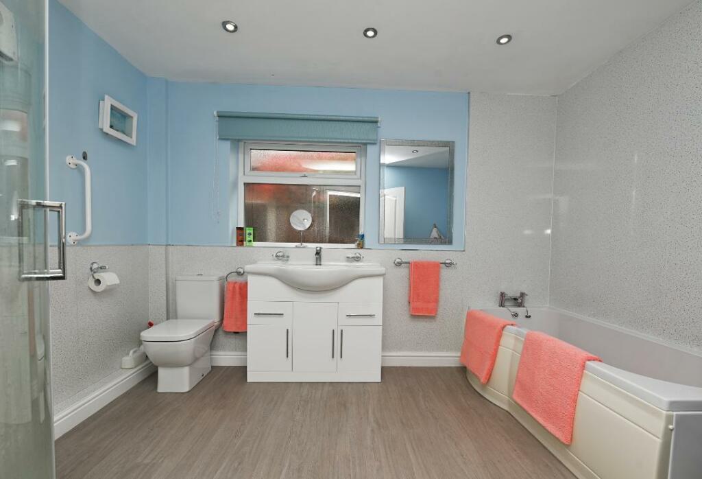 bathroom 15 winston.jpg