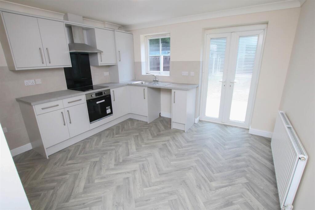 NEWLY FITTED DINING KITCHEN