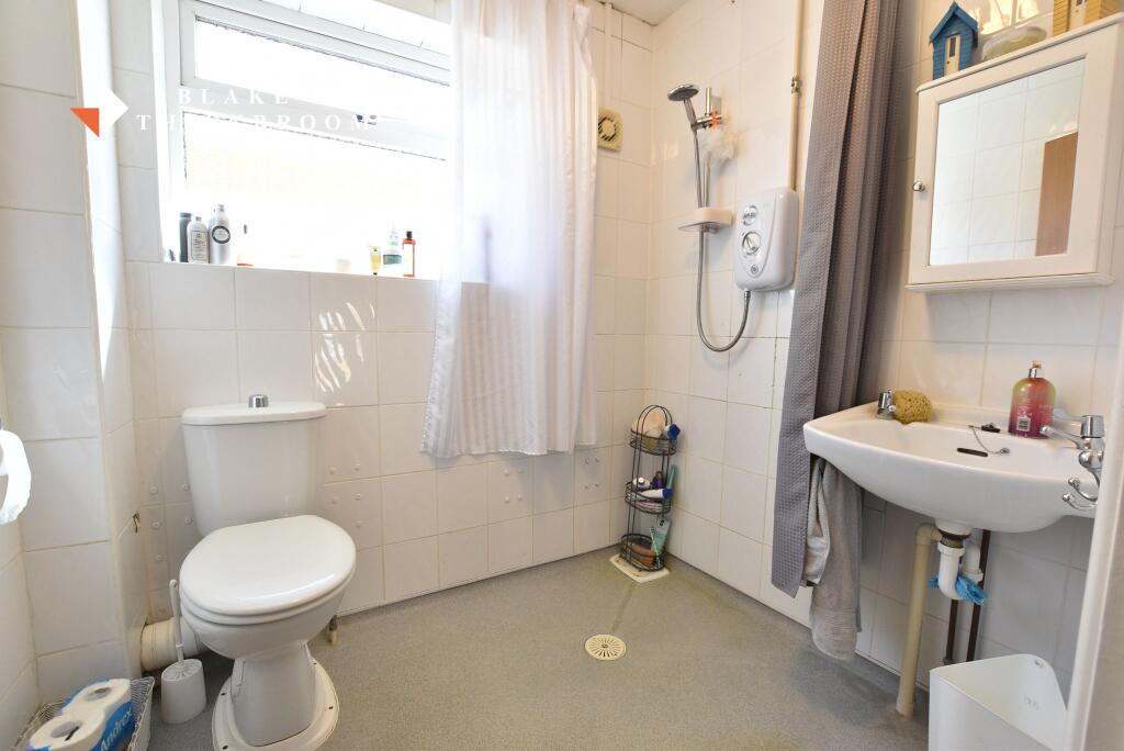 WET ROOM (former bathroom)