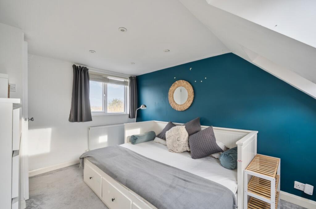 1375390-27-690b2d2a3cdaf