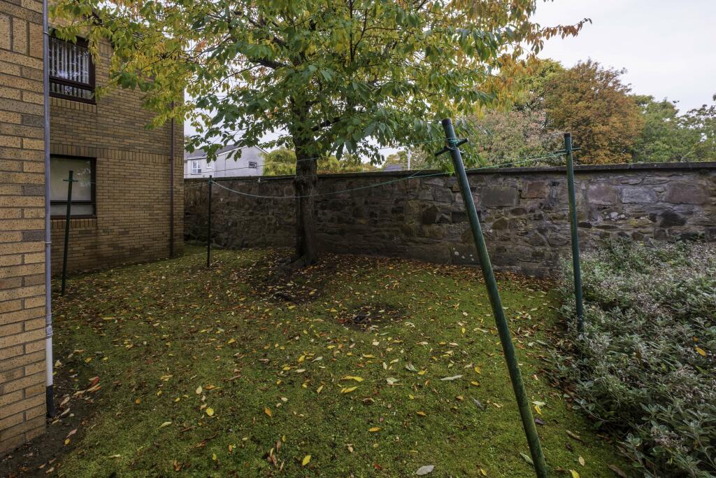 31 Woodlands Gardens