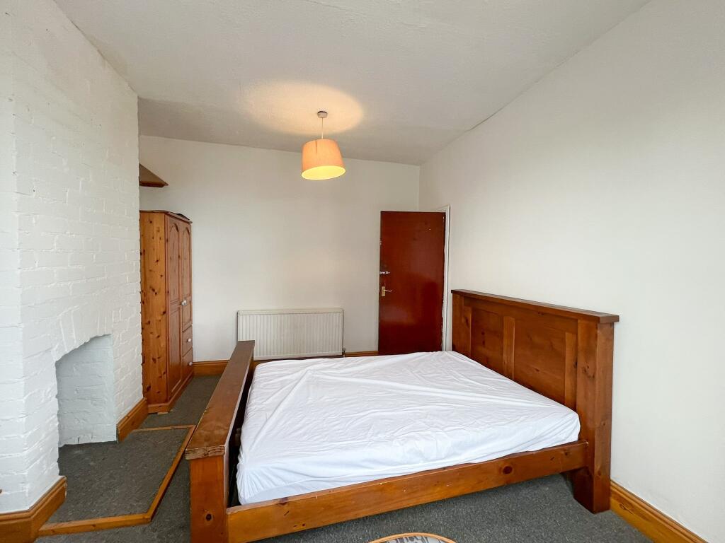 Bed 4.jpg