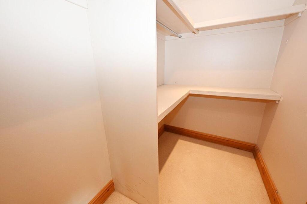 Ensuite DRESSING ROOM