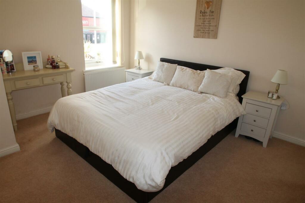 darwin bedroom 1.jpg