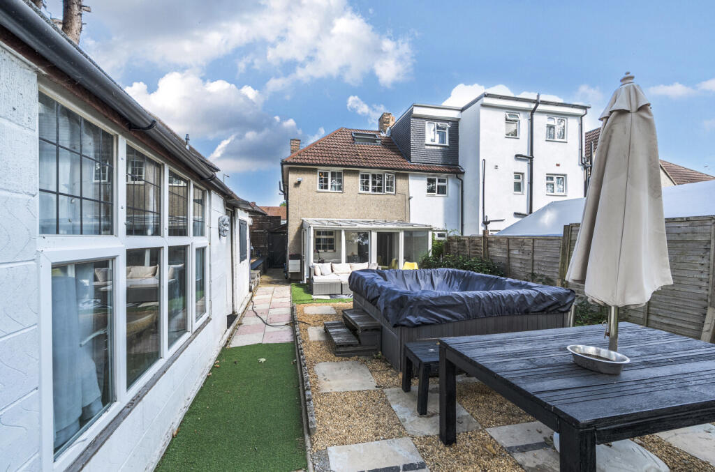 1349583-8-68bedcb...