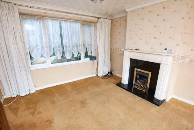 OPEN PLAN LOUNGE &amp; DINING ROOM