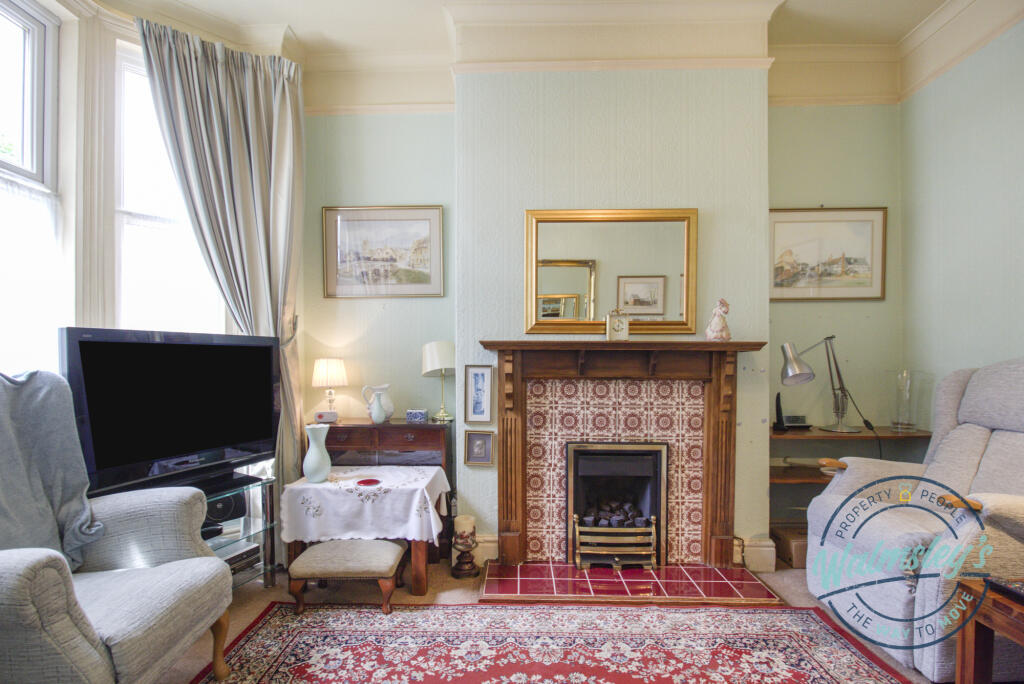Sitting room, bay &amp; fireplace