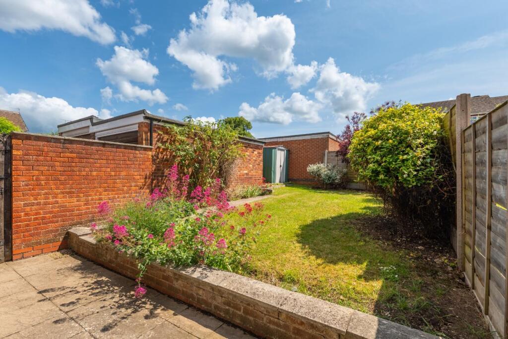 6, severn close garden-2.jpg