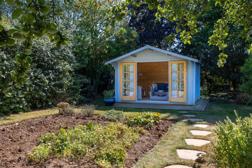 3 Creswell Drive LE67 2AG