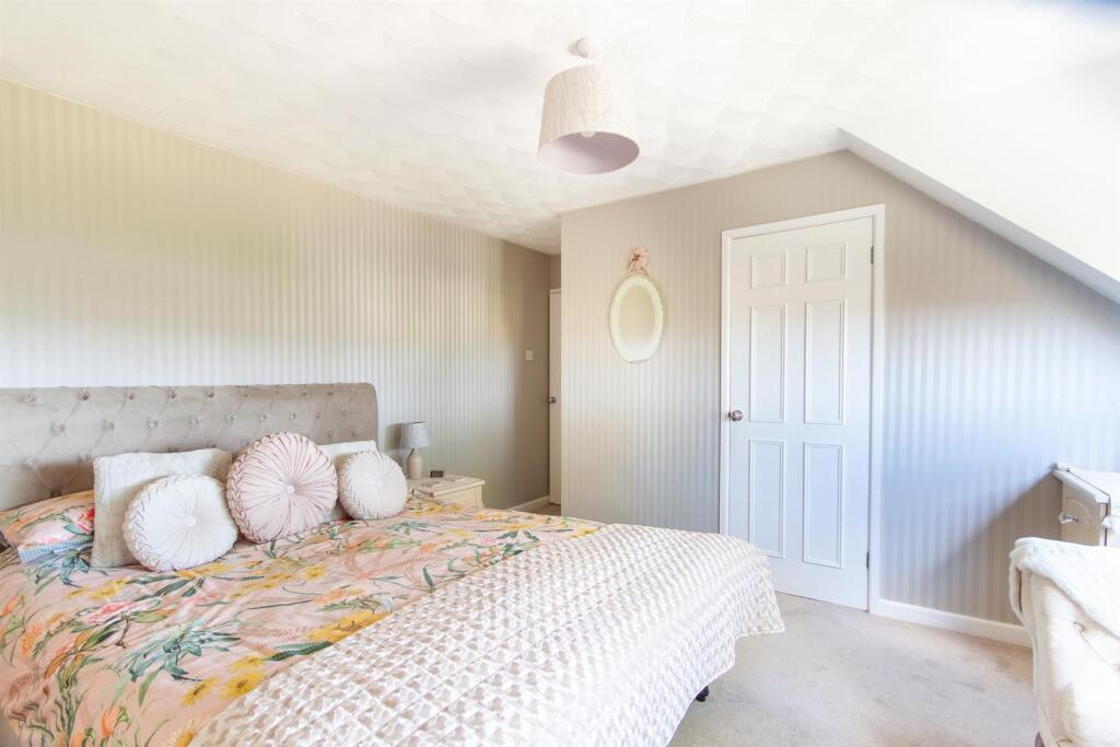 5 Rochester Close 30.jpg