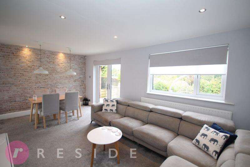 Lounge / Dining Area