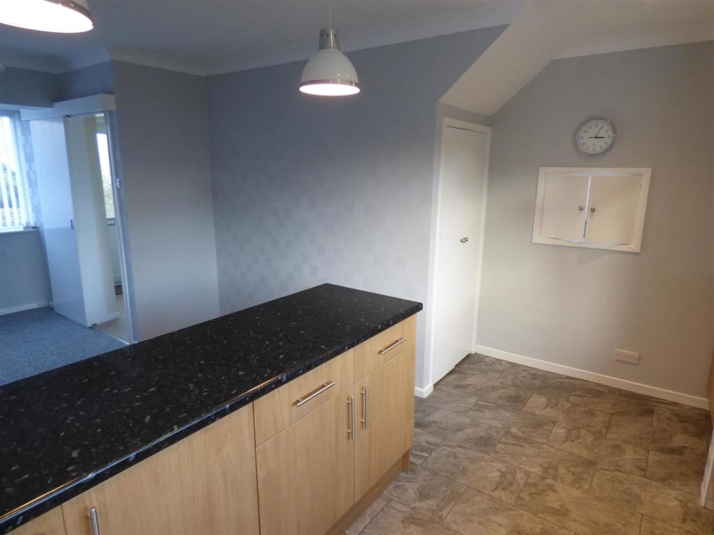 Kitchen   .JPG