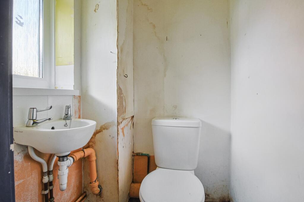 242 Pilgrims Way, Andover, SP10 5HU