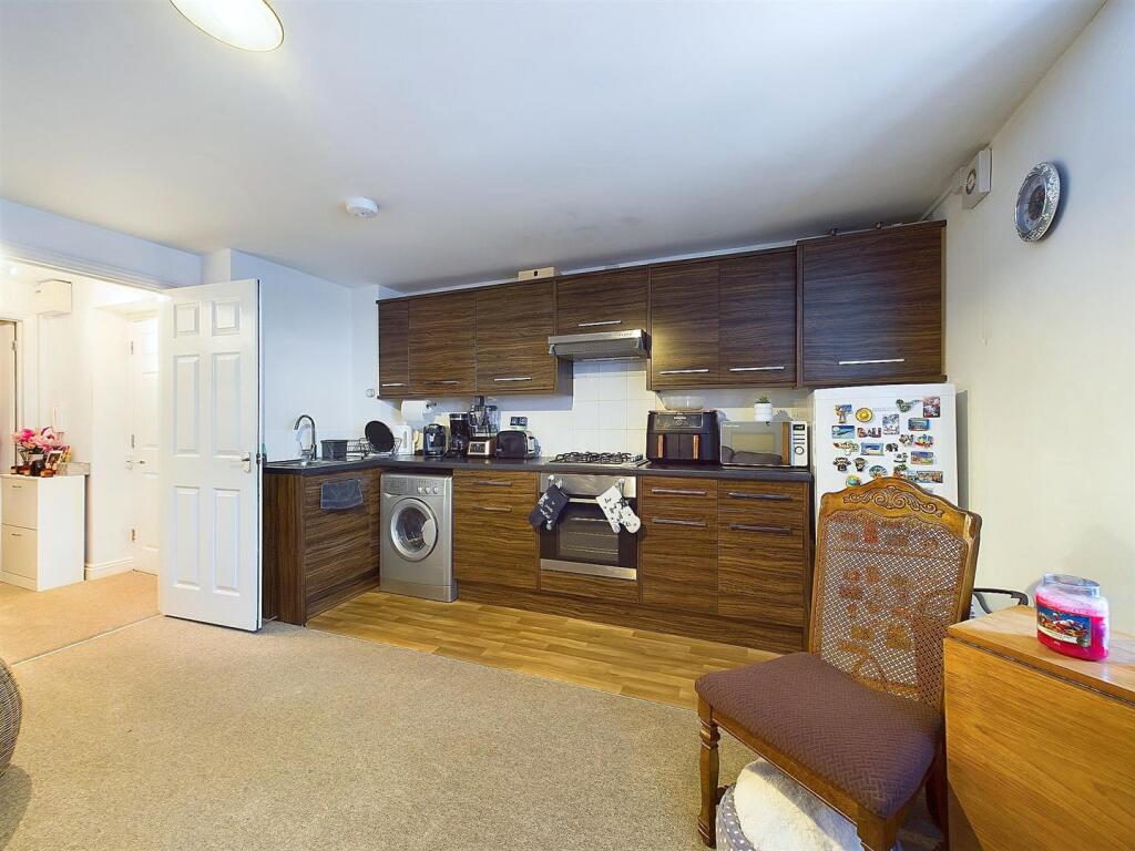 16 - Block of 6 Flats.jpg