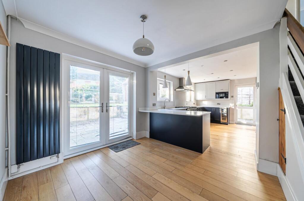 29 Harmans Way, Weedon