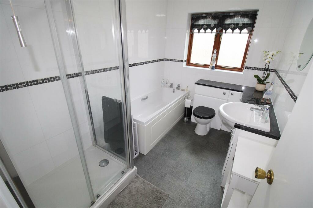 4 Piece Bath and Shower Room
