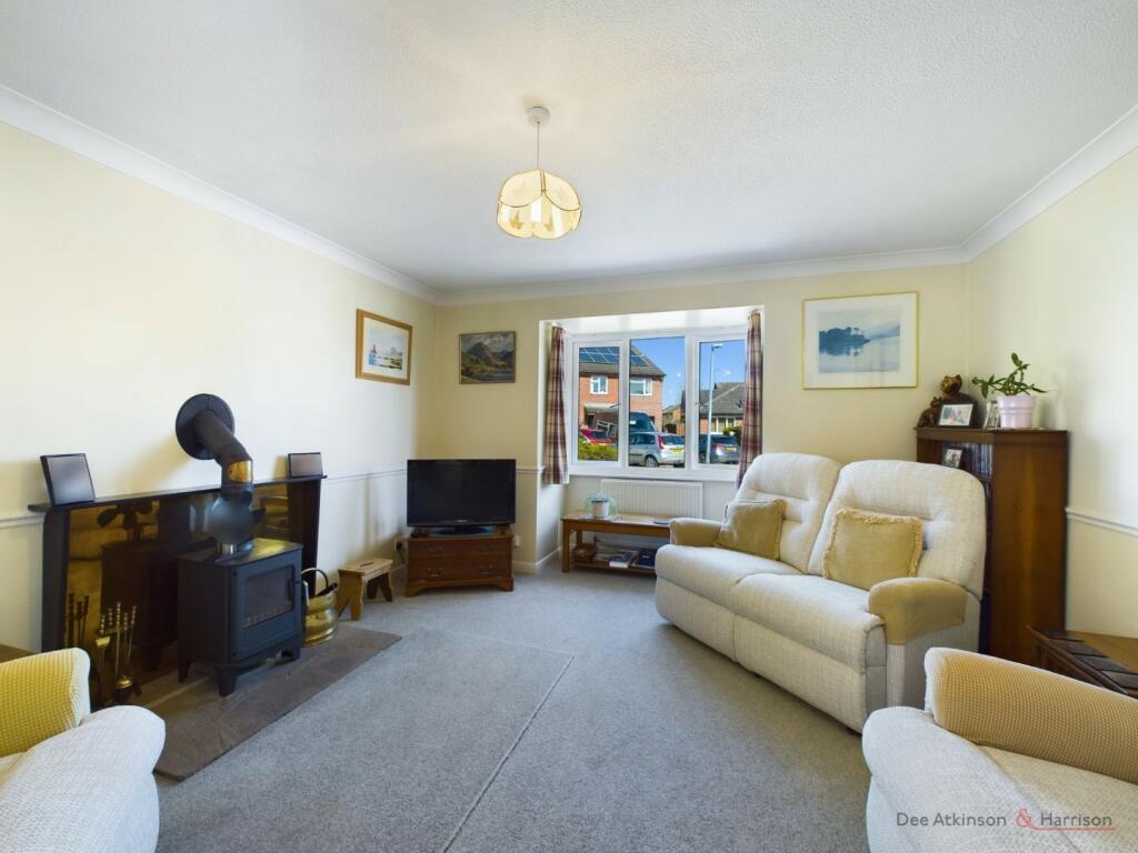 Lounge/Dining Area