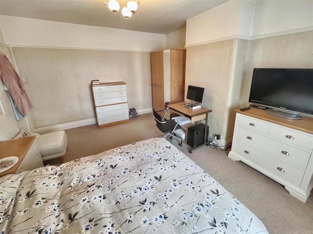 Bedroom 1 Aspect 2.jpg