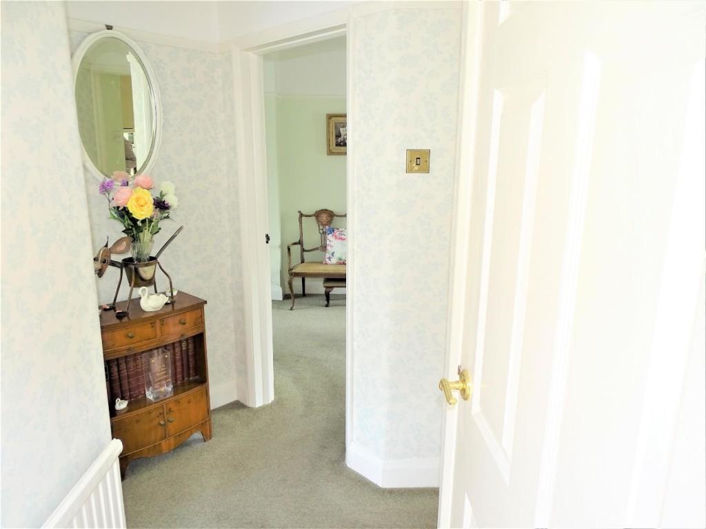 SPACIOUS HALL