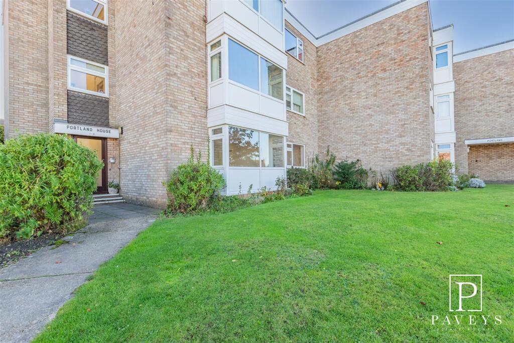 COMMUNAL GARDENS &amp; PARKING