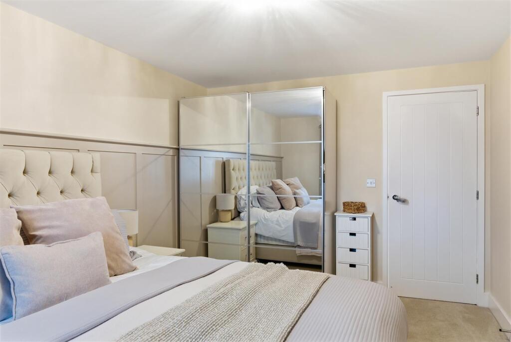 Bedroom 2a.jpg