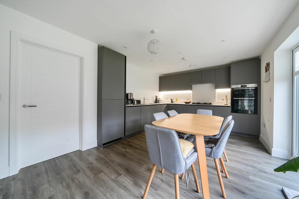Kitchen/Dining Room (1)