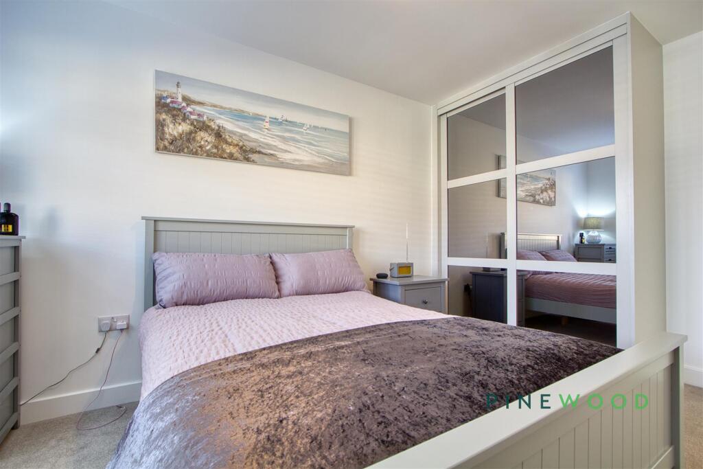 BEDROOM 2