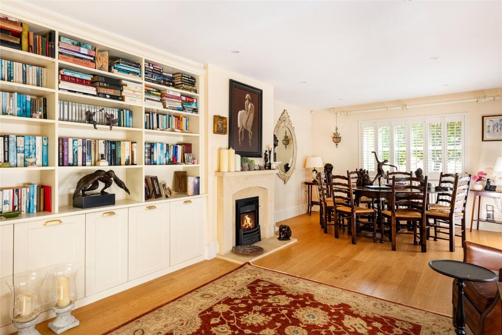 Sitting/Dining Room