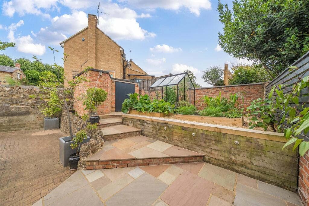 6 New Road, Greens Norton (2).jpg