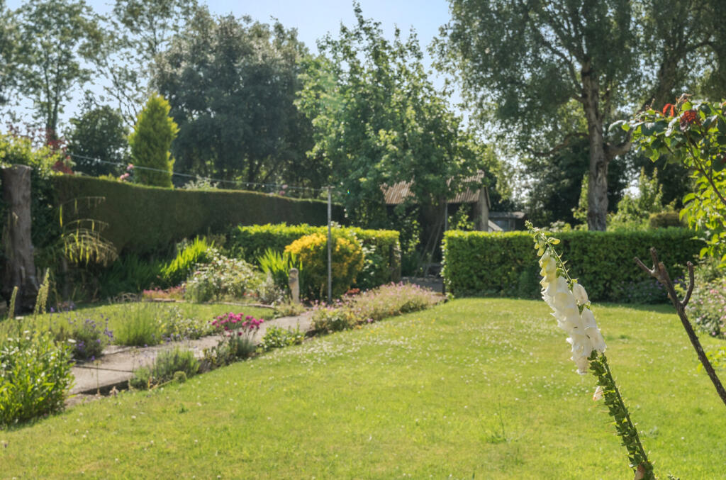 1311907-17-6853f7...