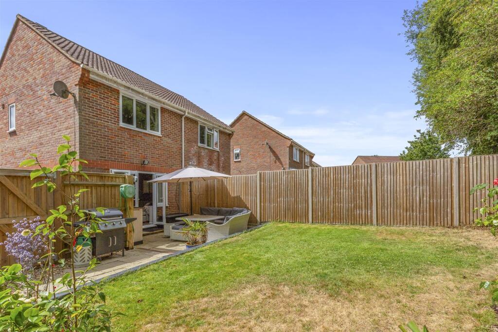 20 Boughton Way, HP6 6PU-14.jpg